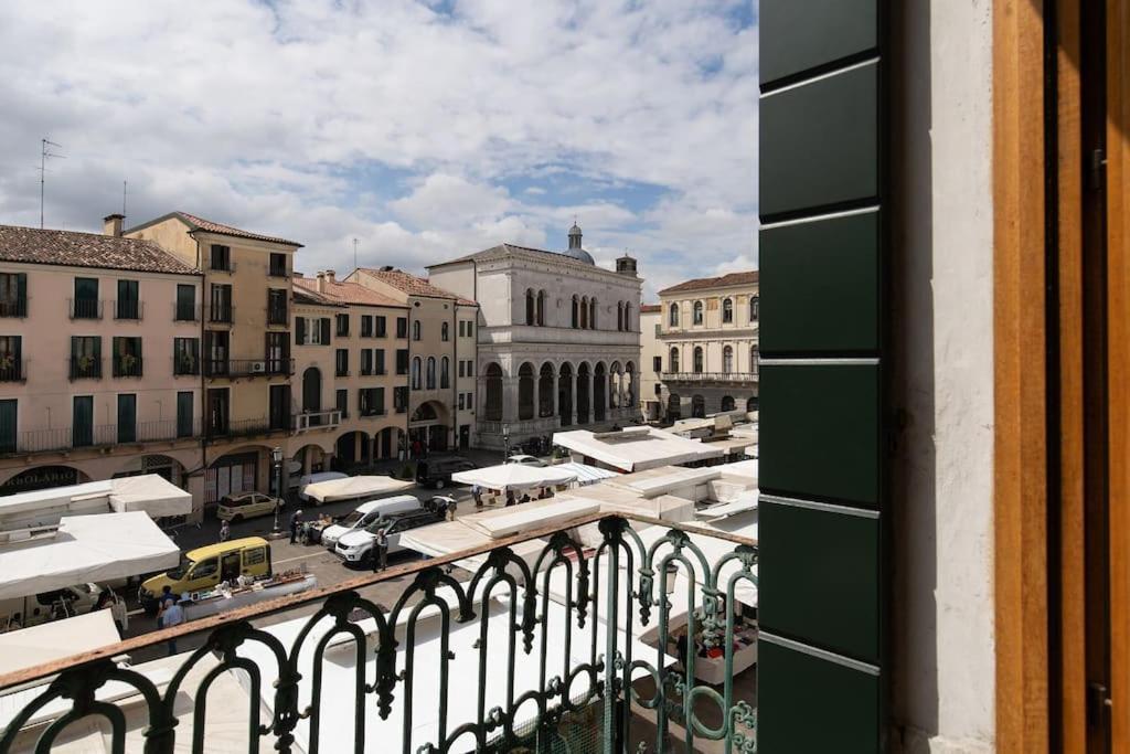 Enjoy Home - Appartamento Orologio, Piazza Dei Signori Падуя Экстерьер фото