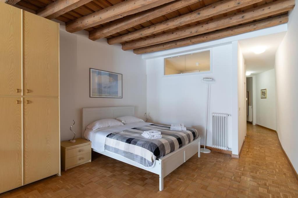 Enjoy Home - Appartamento Orologio, Piazza Dei Signori Падуя Экстерьер фото